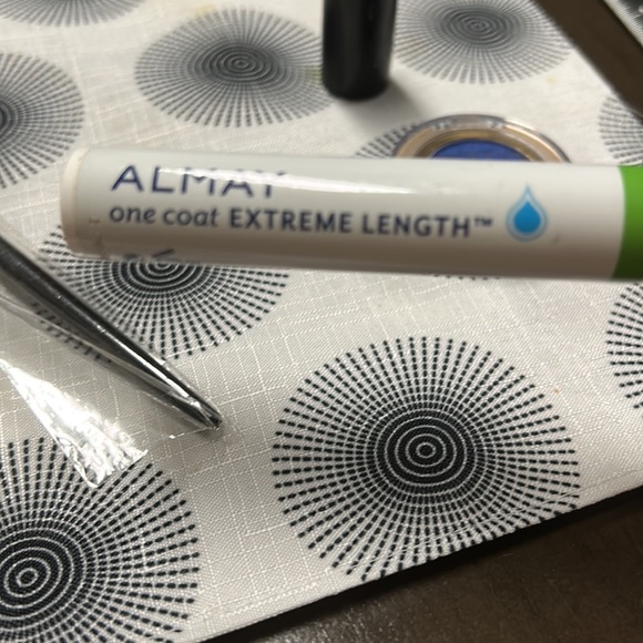 Make up bundle - Picture 9 of 13